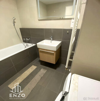 Prenájom 2 izbový byt SKYPARK s parkovaním - 15