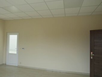 Skladové priestory v oplotenom areáli s vrátnikom - 15