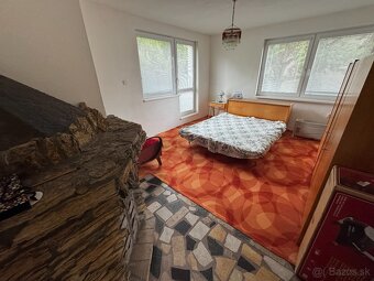 Trojpodlažný dom s veľkou záhradou v centre Ružomberku - 15