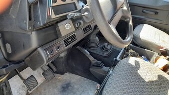 Land Rover Defender 2.5 D 90 kw M5 1.maj 156000km SR - 15