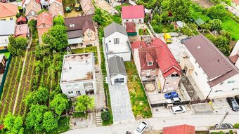 Moderný a priestraný 4-izbový dom (114 m2) na pozemku... - 15