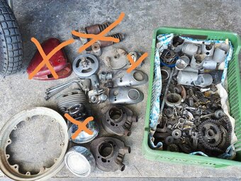 Jawa - CZ motor blok valec hlava puklica kolesá nádrž - 15