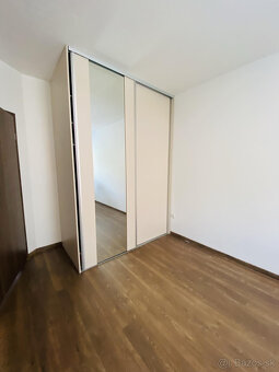 Na prenájom kompletne zariadený 3 izbový byt s 2 balkónmi a  - 15