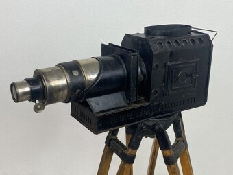1,Veľký starožitný mechový fotoaparát a Starožitný projektor - 15