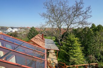 Dvojgeneračný podpivničený dom,zimná záhrada, 2x garáž,Rajka - 15