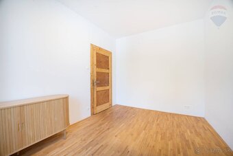 Zrekonštruovaný 5 izbový Rodinný dom s garážou a záhradou - 15