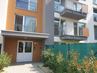 Nový priestranný 3iz. byt s klimatizáciou, balkónom a parkov - 15