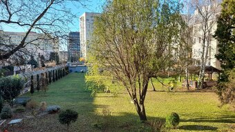 EXKLUZÍVNE ponúkame na predaj 2 izbový byt, 92m2 + loggia, - 15