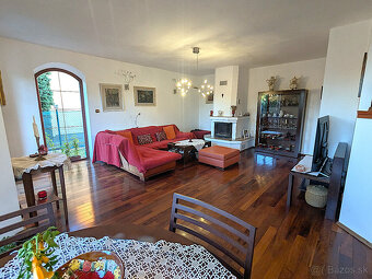 18 ročný VEĽMI PEKNÝ rodinný DOM s ROZPRÁVKOU Záhradou - Koš - 15