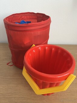 Veľký box plný hračiek - 15