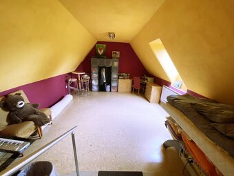 7 izbový rodinný dom s garážou,pozemok 730 m2 v obci Slatina - 15