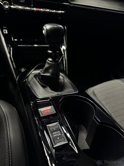 Peugeot 208 - 15