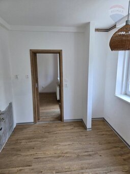 Výnimočný 4-izbový byt s 2 balkónmi, vlastným kúrením, klima - 15