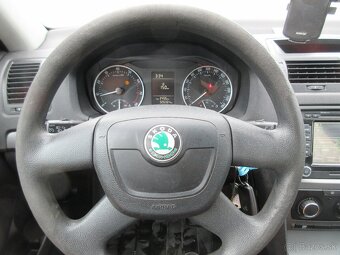 Škoda Octavia Combi 1.6 Tour II - 15