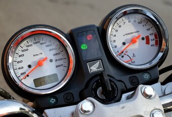 Honda CB600F Hornet - 15