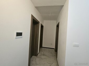 Novostavba RD s bazénom v Chorvátsku. - 15