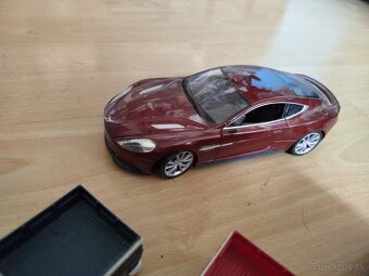 Modely - 15
