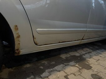 Peugeot 5008 2.0 / 2010 - 15