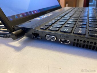 Sony Vaio i3 8GB 640GB - 15