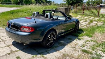 Mazda MX-5 Roadster - 15
