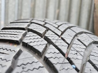 Zimné pneumatiky Bridgestone - 215/65 r17 - 15