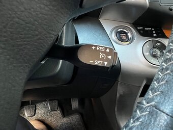 Toyota RAV4 2.2 D-4D 180 LUXURY - 15