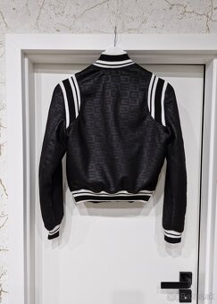 NOVE Guess fialova, hneda, cierna logovana bunda - 15