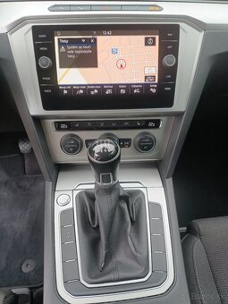 Volkswagen Passat Variant 2.0 TDI M6 Nové rozvody olej - 15