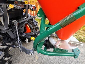 Malotraktor KUBOTA B2650 + nové rozmetadlo WESSEX, STK - TOP - 15
