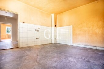 REZERVOVANÉ Priestranný rodinný dom so 6 izbami a garážou –  - 15