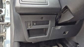 Citroen C4 1,6i 80kw kód: NFU - 15