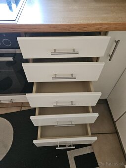 Moderná kuchynská linka so spotrebičmi - 15