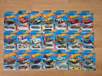 Hot Wheels autíčka mix - 15
