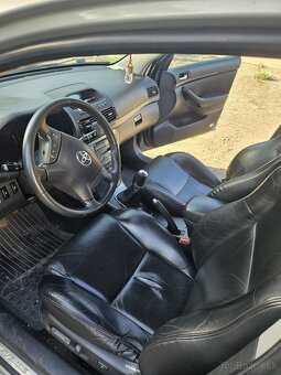 Toyota Avensis T25 2.0 85 kW - 15