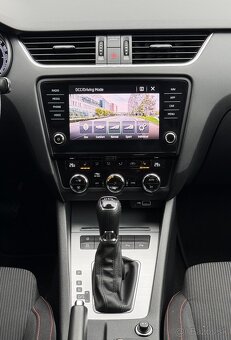 ŠKODA OCTAVIA COMBI 2,0 TDi DSG /110kW/  SPORT Edition - 15