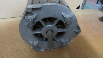 dvojotáčkový motor na 220V - 15