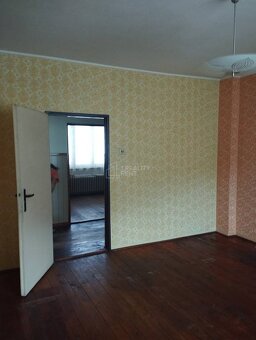 Predaj: RD v pôvodnom stave so záhradou a garážou v Divinke- - 15