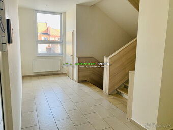 Prenájom kancelária 43 m2, 3. poschodie, Jarková 14 - 15