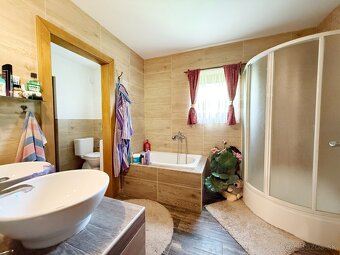 Chalupa vedená ako rodinný dom | 660 m2 pozemku | Garáž - 15