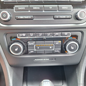 Volkswagen Golf 1.6 TDI Trendline DSG - AJ NA SLÁTKY - 15