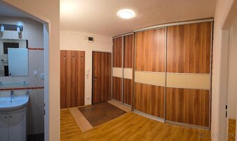 NA PREDAJ Slnečný priestranný 2-izbový byt 54 m², Železníky - 15