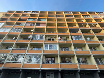 Zaujímavý dlhodobý prenájom 1izb byt na vl. clementisa s log - 15