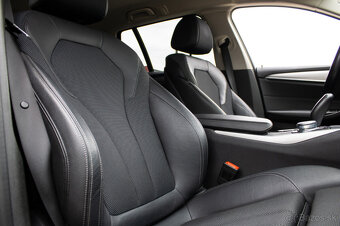 Bmw 5 Touring 530i 4x4 xDrive Sport benzín automat - 15