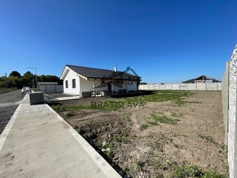 Na predaj - Smart Moderný 4 izb. rod.dom - bungalov s luxusn - 15