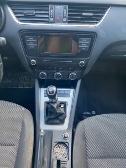 Škoda Octavia 1.6 TDI Elegance Max R.V.2015 - 15