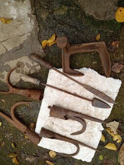 Liatinová ozdoba staré náradie - 15