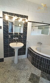 REZERVOVANÉ Rodinný dom s potenciálom neďaleko Zlatých Mora - 15