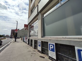 126m2 obchodný priestor s veľkým preskleným výkladom, Račian - 15