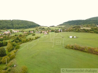 Dom na výnimočnom pozemku o rozlohe 15975m2 s prekrásnym v - 15