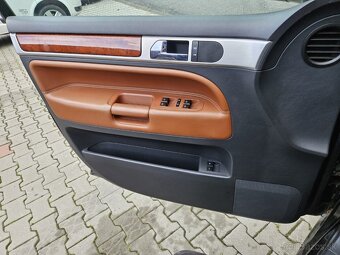 VW TOUAREG 3.0 TDI/ FULL VÝBAVA / NA PRUŽINÁCH / POJÍZDNÉ. - 15